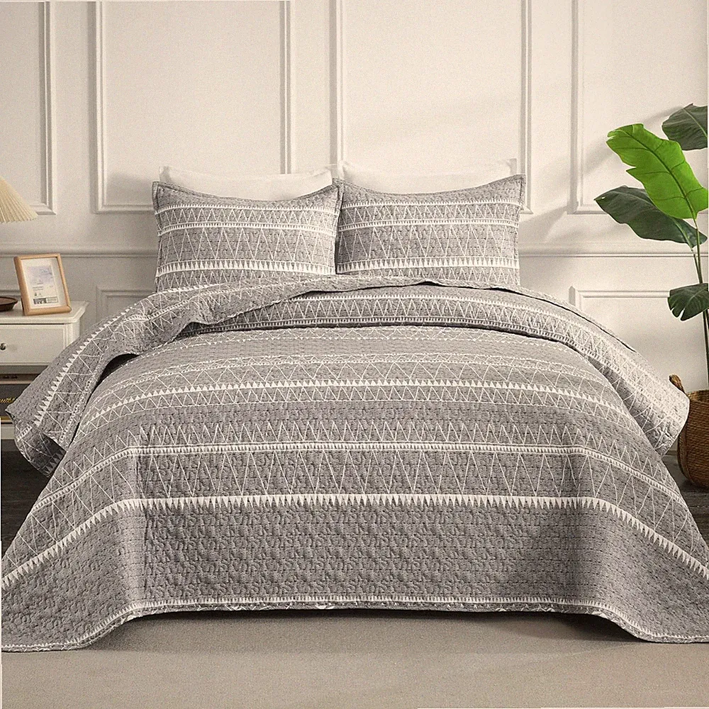 Andency Grey Queen Quilt Bedding Set, 3 Pieces (1 Striped Boho Printed Quilt 90X